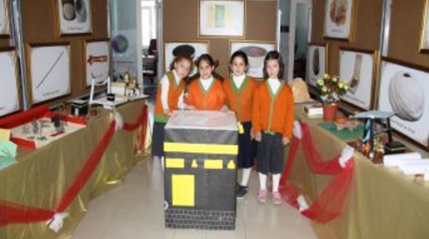 İlk&ouml;ğretim &ouml;ğrencilerinden, &lsquo;Kutlu Doğum Haftası&rsquo; sergisi