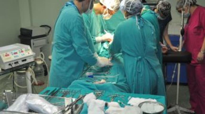 Mide kanseri hasta, Japon y&ouml;nteli ameliyatla tedavi edildi