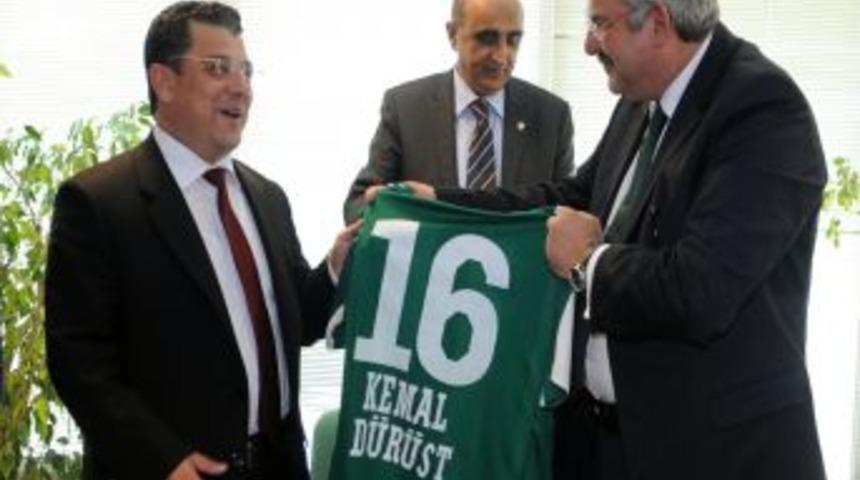 KKTC Milli Eğitim Bakanı Bursaspor&rsquo;u ziyaret etti