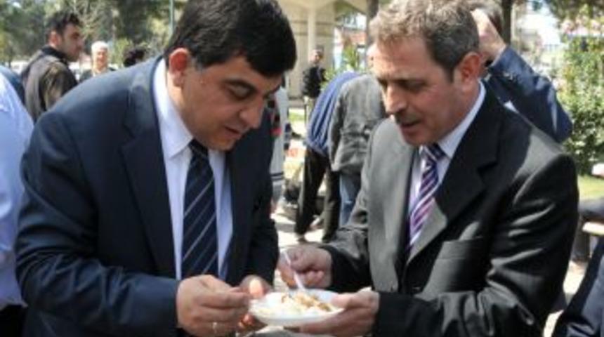 Belediye Başkanı Fadıloğlu, vatandaşların Kutlu Doğum coşkusuna ortak oldu