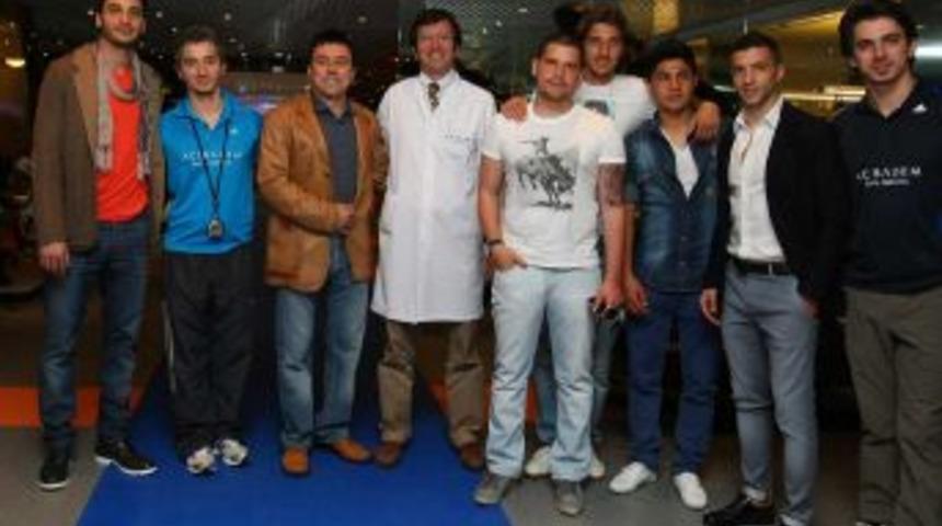 Beşiktaşlı Futbolculardan Sporcu Sağlığı Merkezine Ziyaret