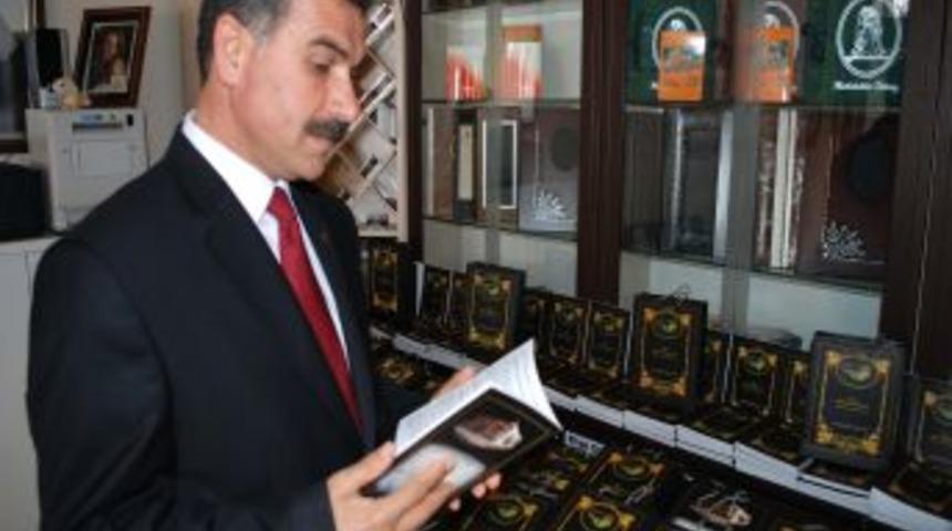 'Samsat'ta Bir G&uuml;l' okurlarıyla buluştu