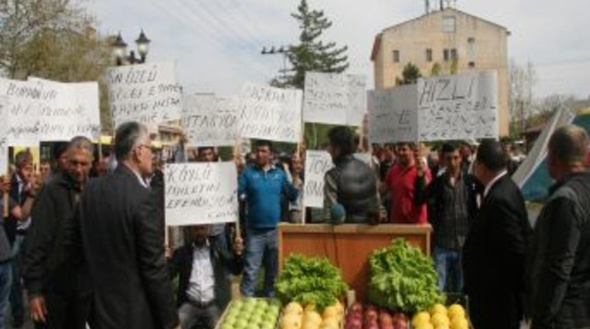 Hızlı Trenin Ovadan Ge&ccedil;mesine Karşı &Ccedil;ıkan &Ccedil;ift&ccedil;iler A&ccedil;lık Grevine Başladı