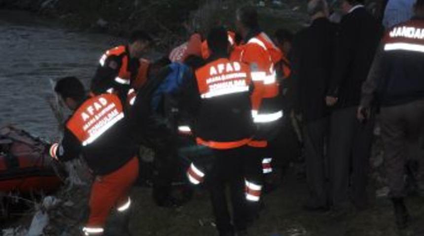 &Ccedil;&ouml;ken k&ouml;pr&uuml;de suya kapılan Veli Kaya'nın cesedine ulaşıldı