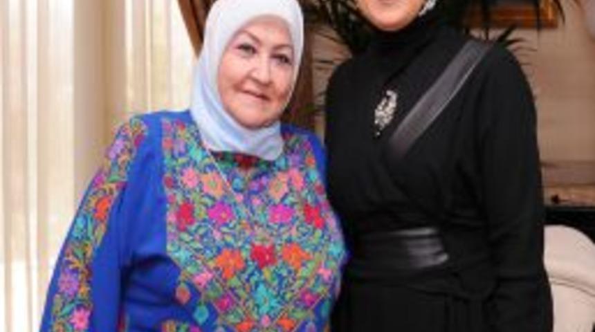 Hayr&uuml;nnisa G&uuml;l, Filistin Devlet Başkanı Mahmud Abbas'ın Eşi Emine Abbas İle G&ouml;r&uuml;şt&uuml;