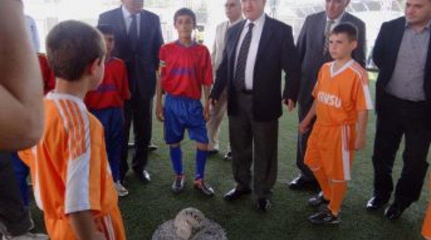 Futbol turnuvasının şampiyonu Şehit Fehmi Ko&ccedil; İlk&ouml;ğretim Okulu