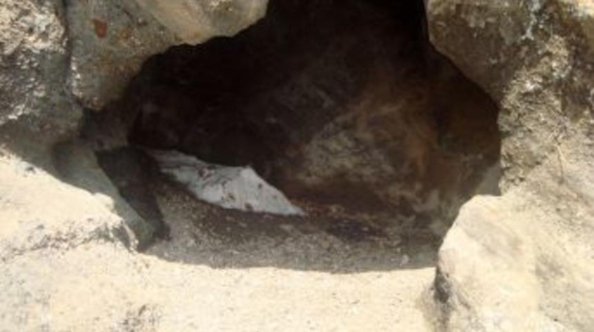 Jandarma, PKK'nın erzak depolarını imha etti