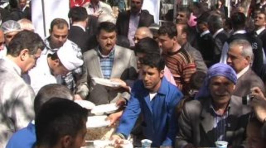 Hilvan&rsquo;da kutlu doğum aşı izdihamı