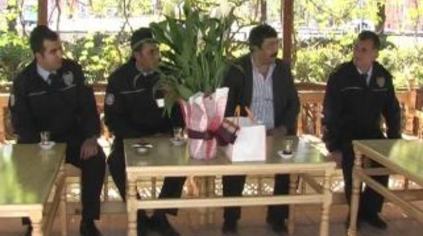 Gazetecilerden polise ziyaret