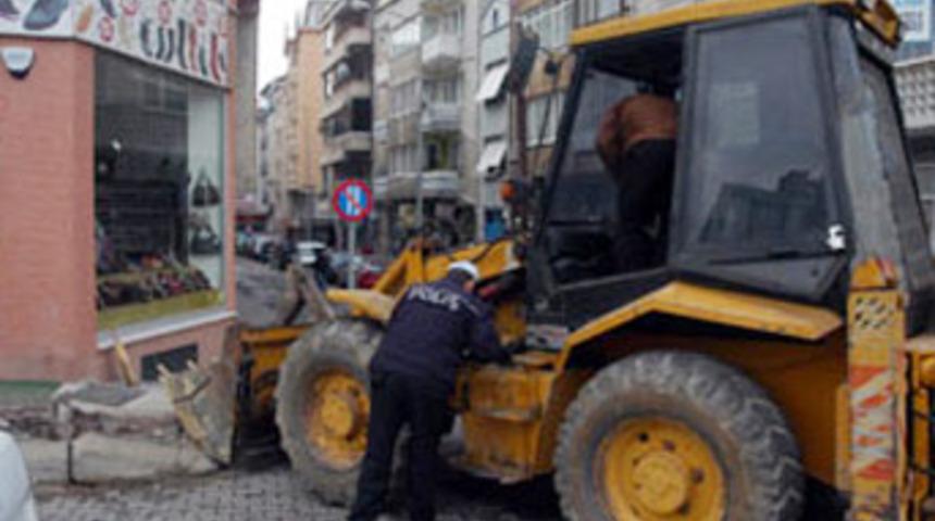 Babasının kep&ccedil;esiyle gezintiye &ccedil;ıktı!