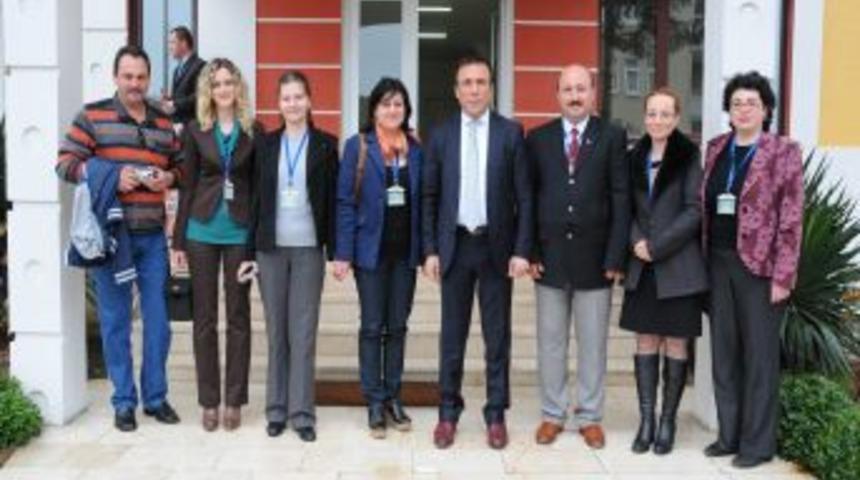 İkili Dil Projesi i&ccedil;in gelen Roman &ouml;ğrenciler, Başkan Gen&ccedil;&rsquo;i ziyaret etti