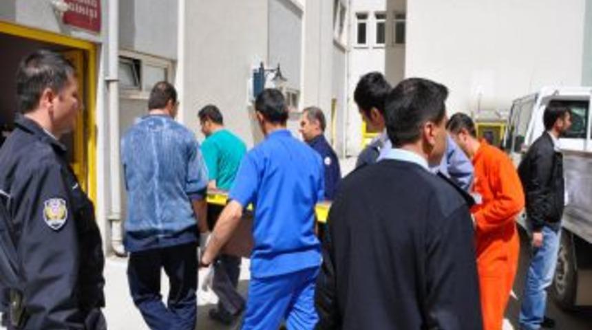 &Ccedil;atışmada &ouml;len ter&ouml;ristlerin cenazeleri morga kaldırıldı