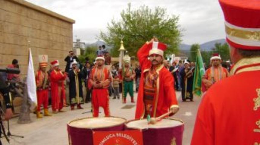 M&uuml;ft&uuml; Yaman: Bug&uuml;n insanların Peygamber Efendimiz'e  daha &ccedil;ok ihtiyacı var