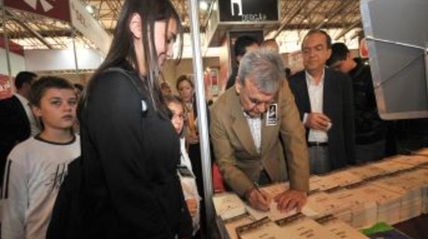 İzmir'de kitap g&uuml;nleri başladı