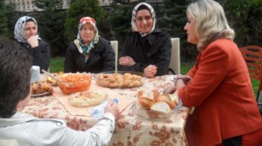 G&Uuml;LFEM &lsquo;Yaşama Sevincini Paylaşalım&rsquo; programında Nevval Sevindi'yi ağırladı