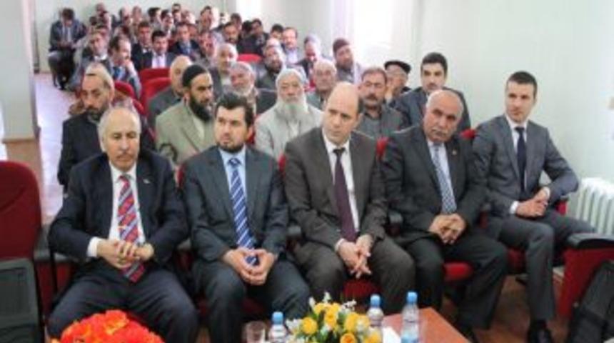 Kars'ta kutsal emanetler ve hat sergisi a&ccedil;ıldı