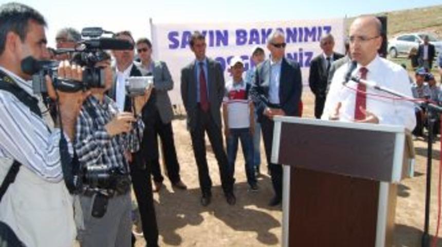 Maliye Bakanı Şimşek Batman&rsquo;da fidan dikti