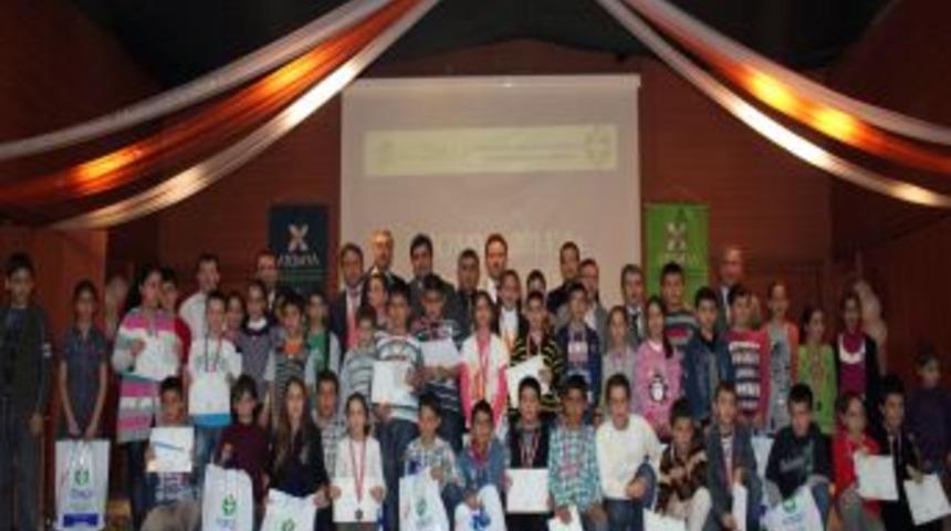 ATOMYA yarışmasında dereceye giren &ouml;ğrenciler &ouml;d&uuml;llendirildi