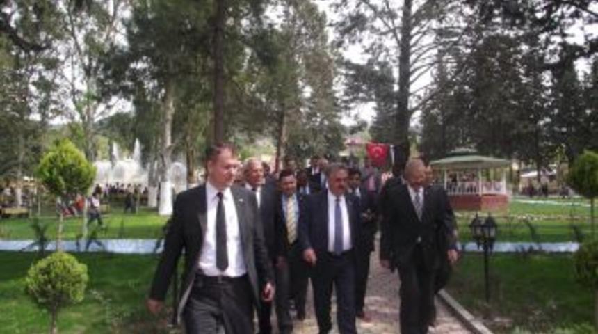 Bakan Yazıcı, D&uuml;zi&ccedil;i&rsquo;nde ziyaretlerde bulundu
