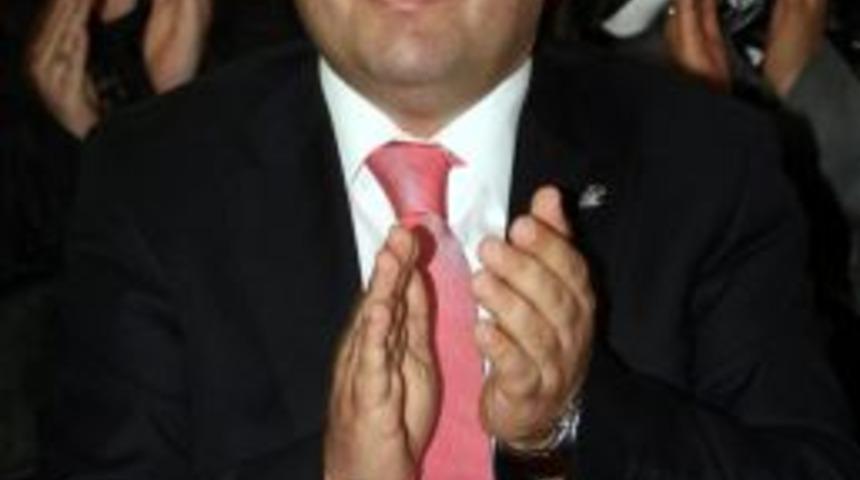 AK Parti İl Başkanlığı'na &Ouml;zt&uuml;rk yeniden se&ccedil;ildi