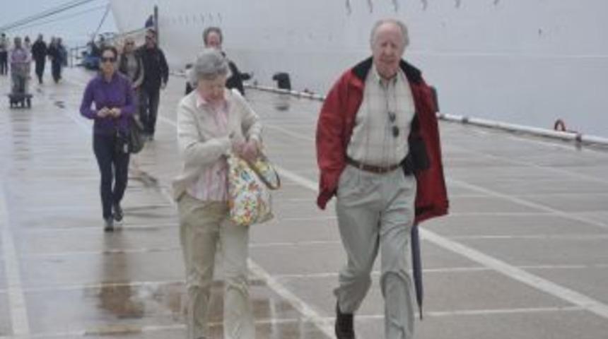 Kuşadası'nda bahar bereketi: 1 g&uuml;nde 2 bin 300 yolcu