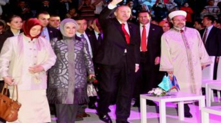 Peygamber sevgisi salona sığmadı