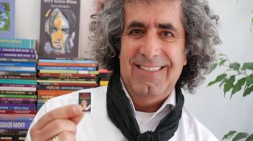 D&uuml;nyanın en k&uuml;&ccedil;&uuml;k şiir kitabı T&Uuml;YAP Kitap Fuarı'nda