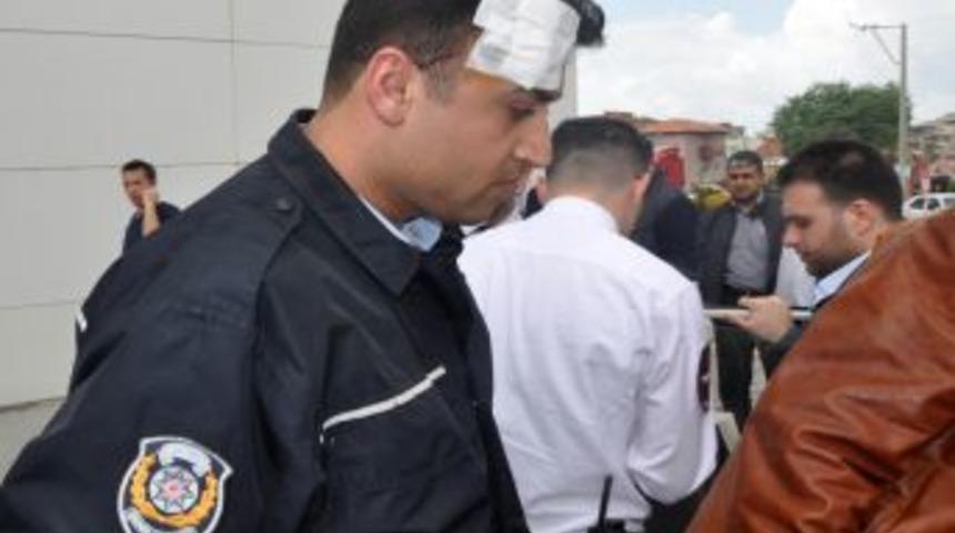 Polise satırlı saldırı: 3 yaralı