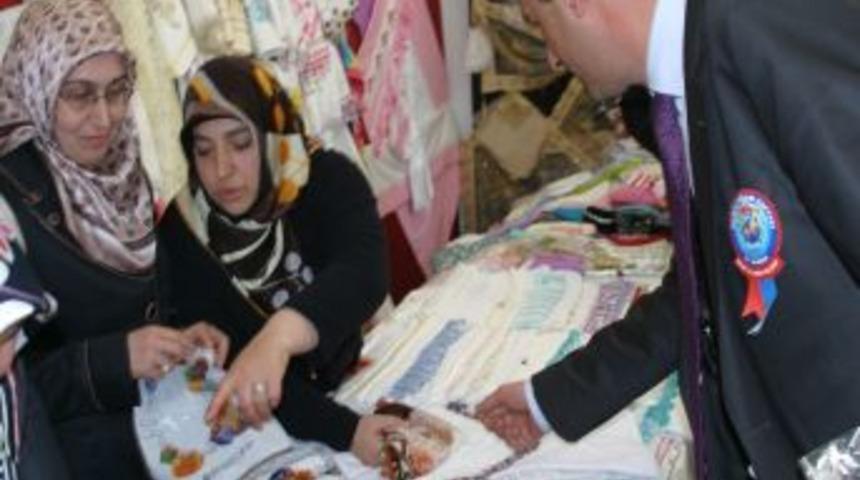 Siirt'te &ouml;ğrenciler i&ccedil;in kermes d&uuml;zenlendi