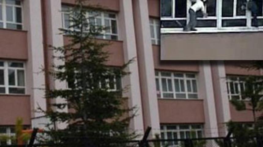 İlk&ouml;ğretim okulunda skandal iddia