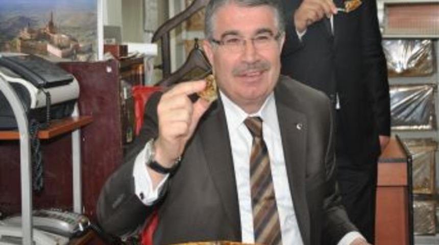 İ&ccedil;işleri Bakanı Şahin'e 'Sonsuz Nur' kitap seti hediye edildi