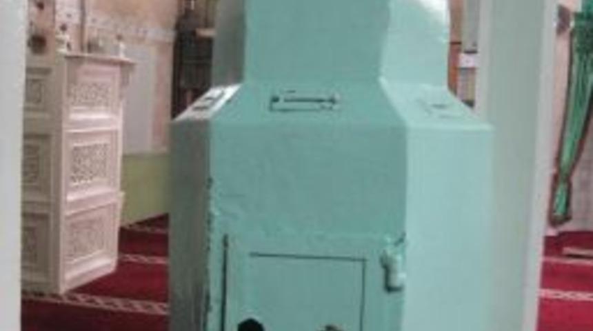 Camiden hırsızık olayı g&uuml;venlik kamerasına yansıdı