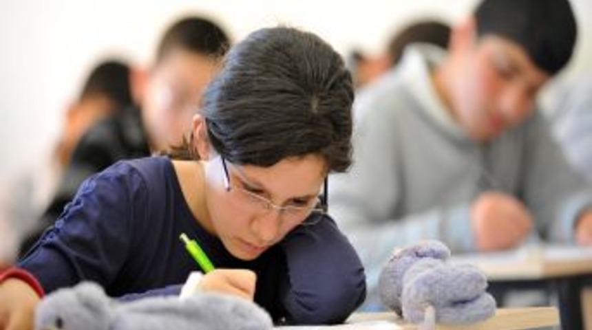 &Ouml;ğrenciler Kutlu Doğum Haftası kapsamında sınavda yarıştı