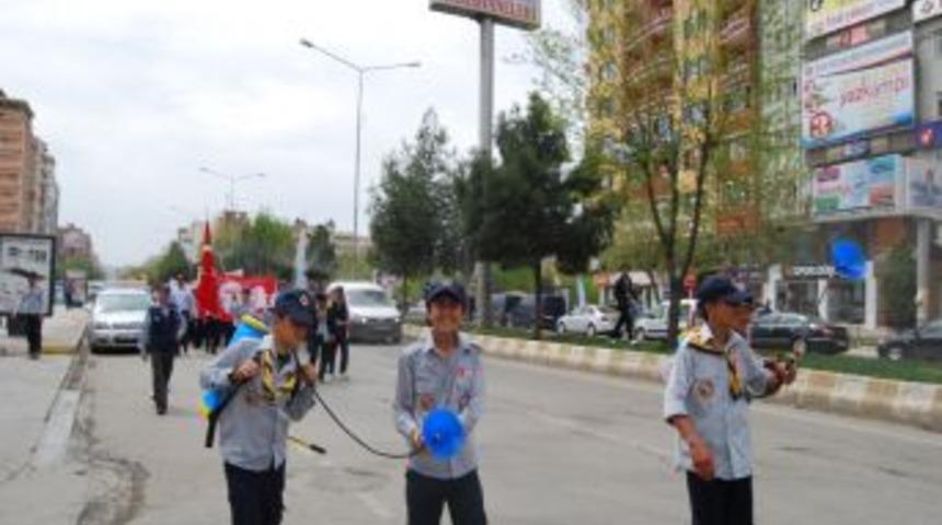 Batman'da Kutlu Doğum, Kardeşlik Y&uuml;r&uuml;y&uuml;ş&uuml; ile kutlandı