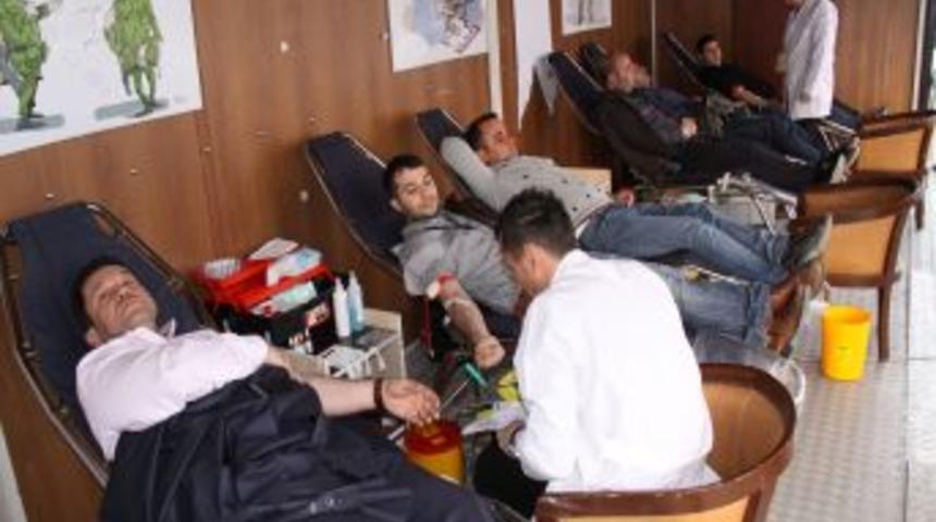 Kimse Yok Mu Samsun Şubesi'nin Kızılay&rsquo;a desteğiyle kan bağışı rekoru kırıldı