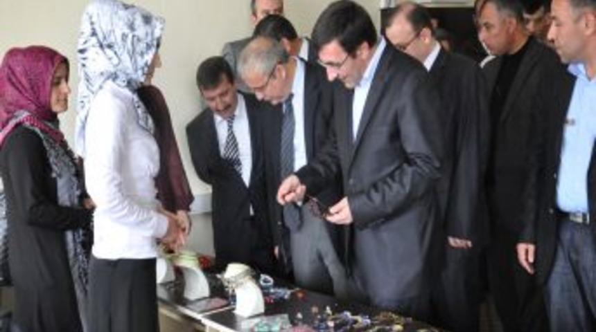 Bakan Yılmaz: Kadınların olmadığı bir kalkınma d&uuml;ş&uuml;n&uuml;lemez
