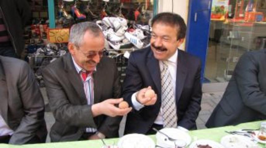 20 Temmuz Caddesi esnafı, kahvaltıda buluştu