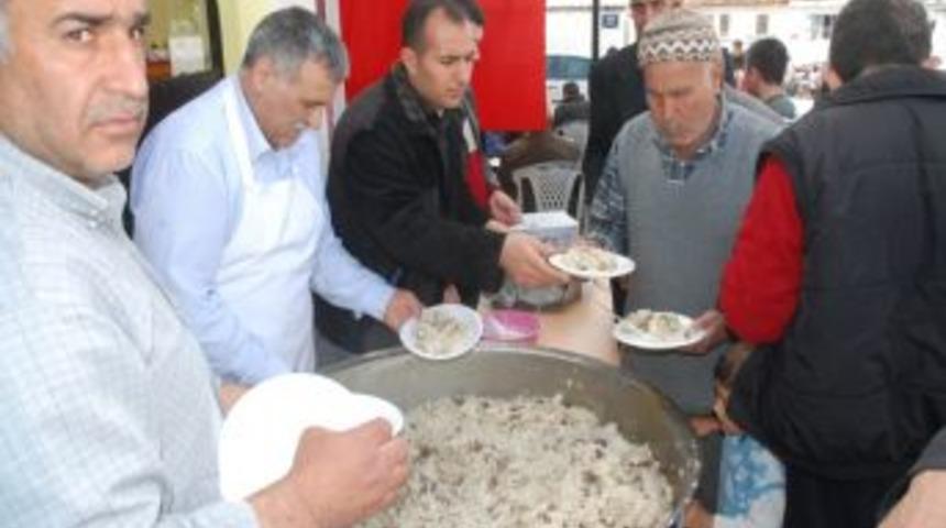 K&ouml;y meydanında 'Kutlu Doğum' heyecanını birlikte yaşadılar