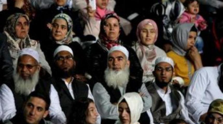 30 bin kişi salavat getirdi