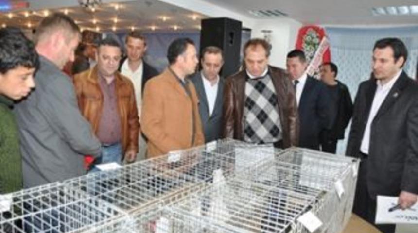 Kuş&ccedil;ulardan Başkana plaket