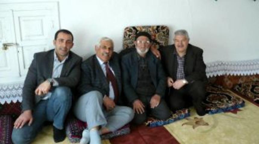 Babasının mezarını 65 yıl sonra buldu