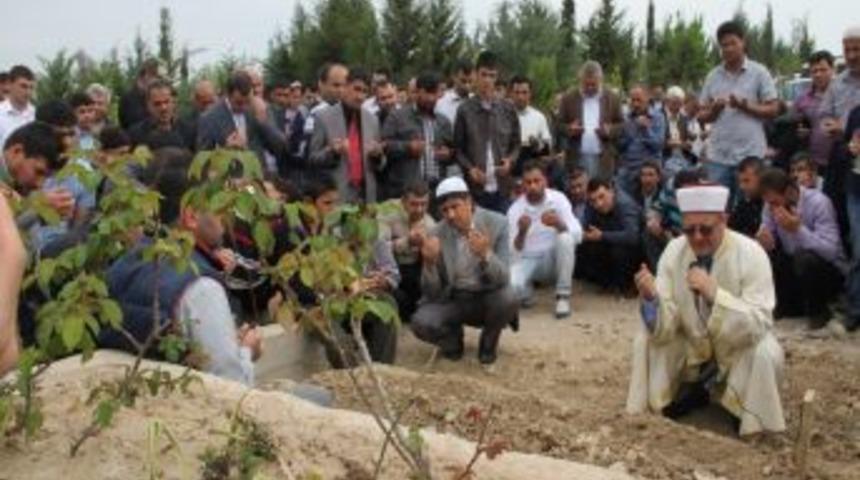 Kutlu Doğum kutlamalarına giderken hayatını kaybetti