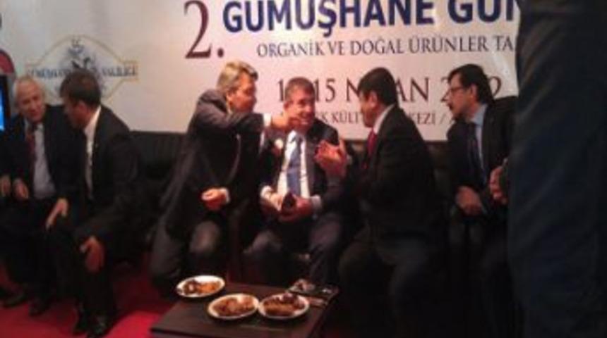 Tanıtım g&uuml;nlerine siyaset&ccedil;i akını