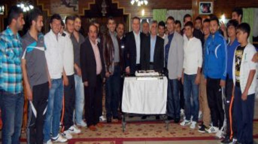 Play-Off &Ouml;ncesi Moral Yemeği
