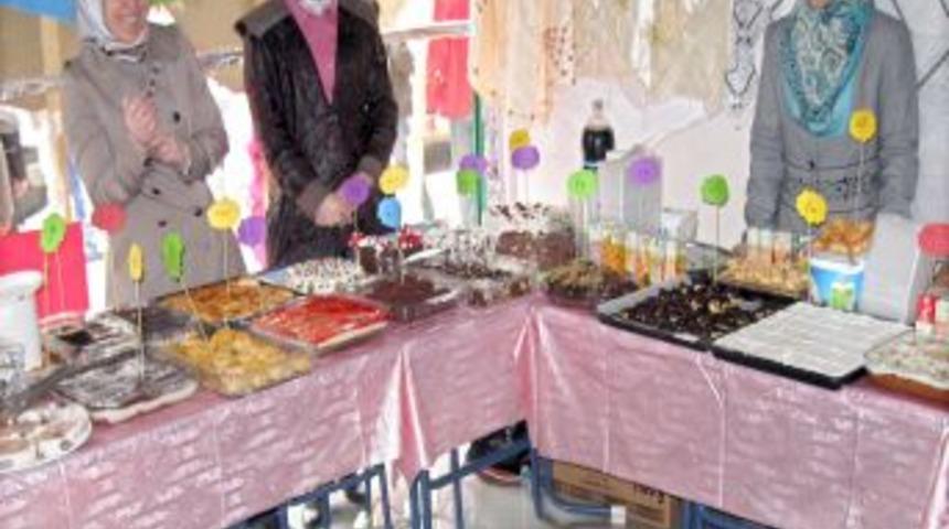 G&ouml;n&uuml;ll&uuml; hanımlar ihtiya&ccedil; sahibi &ouml;ğrenciler i&ccedil;in kermes d&uuml;zenledi