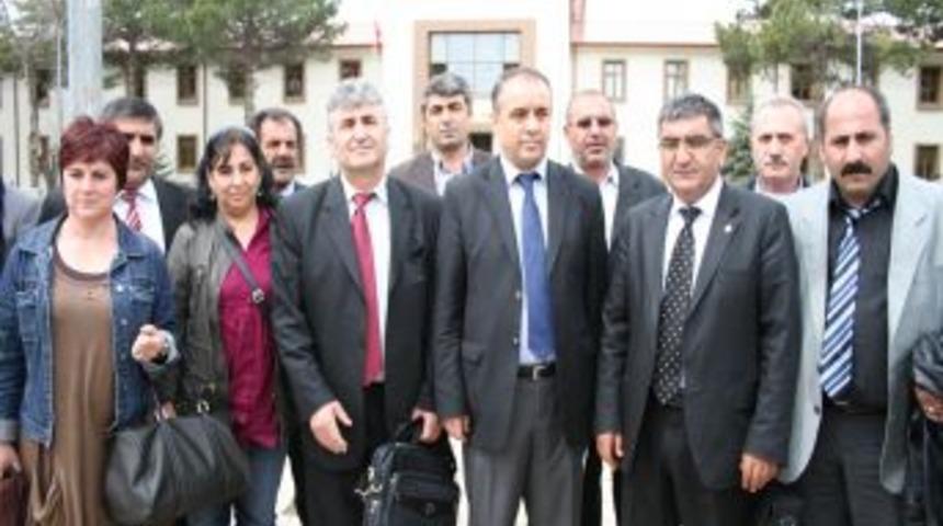 Alevi dernekleri topladıkları imzaları valiliğe teslim etti: Oyuna gelmeyeceğiz