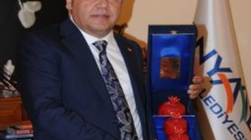 Konyaaltı Belediye Başkanı'na &lsquo;Yaşam Boyu Başarı &Ouml;d&uuml;l&uuml;&rsquo;
