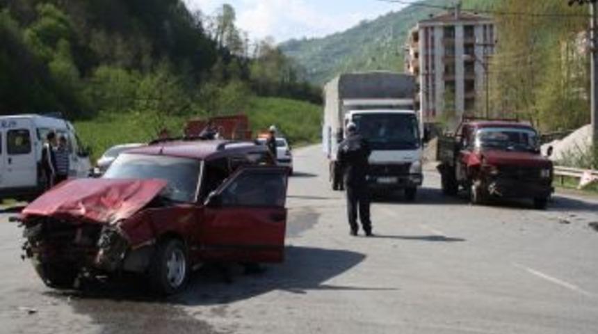 Vakfıkebir&rsquo;de trafik kazası: 2 yaralı