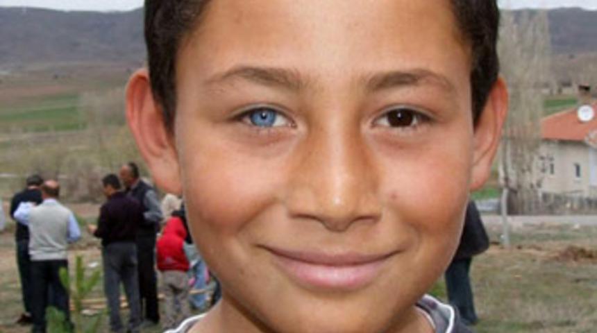 G&ouml;zleri ''Van kedisi'' gibi