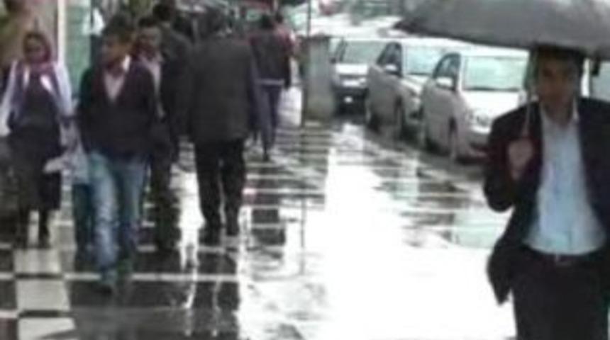 Nisan yağışları &ccedil;ift&ccedil;iyi sevindirdi